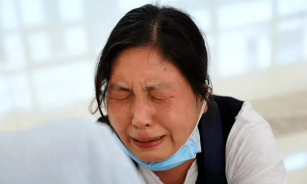 Người phụ nữ gửi tiết kiệm 3,7 tỷ đồng, 5 năm sau chỉ nhận về hơn 4.000 đồng, chất vất ngân hàng thì được thông báo thêm: “Sổ tiết kiệm của chị là giả”