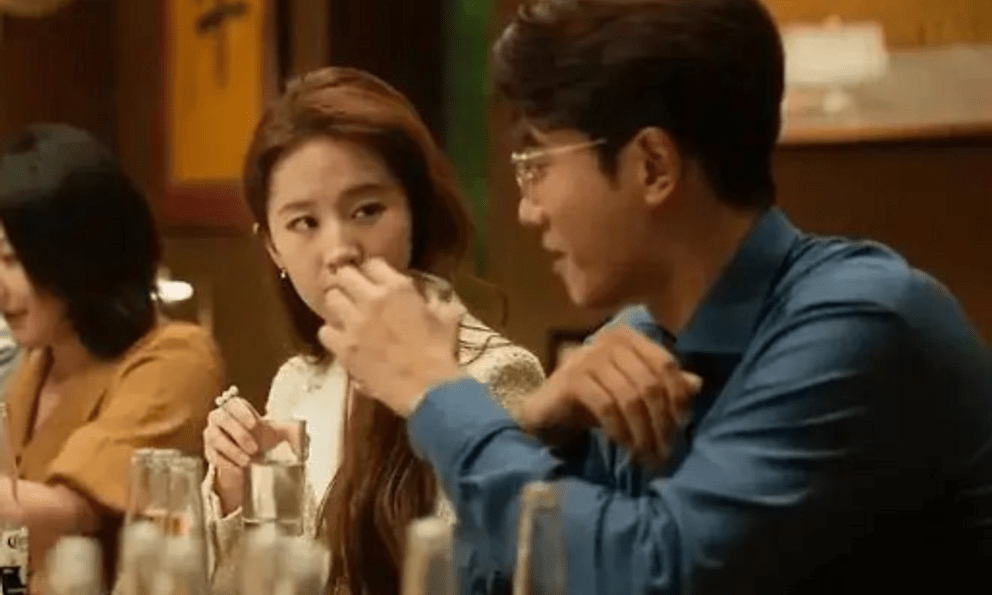 Họp lớp sau 10 năm ra trường, nhận được tin nhắn từ hoa khôi của lớp, tôi lặng lẽ thanh toán 70 triệu đồng: 