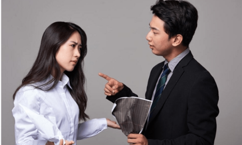 Cô gái làm rơi trang sức gần 700 triệu đồng, đồng nghiệp nhặt được đòi 180 triệu đồng 