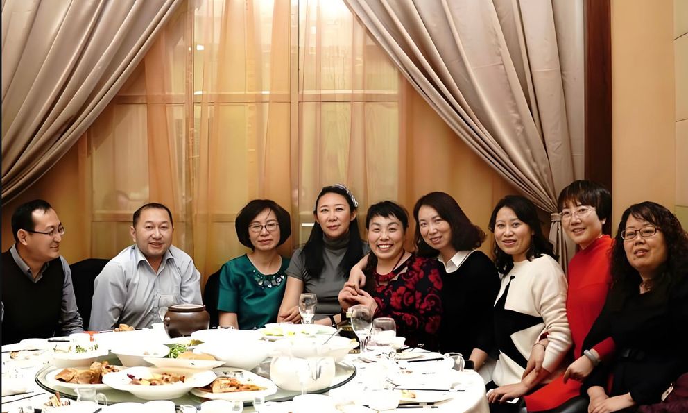 Họp lớp mời 15 người, đến nơi 30 người ăn hết 100 triệu: Nữ chủ tiệc vẫn trả nổi nhưng muốn dạy “một bài học nhớ đời”