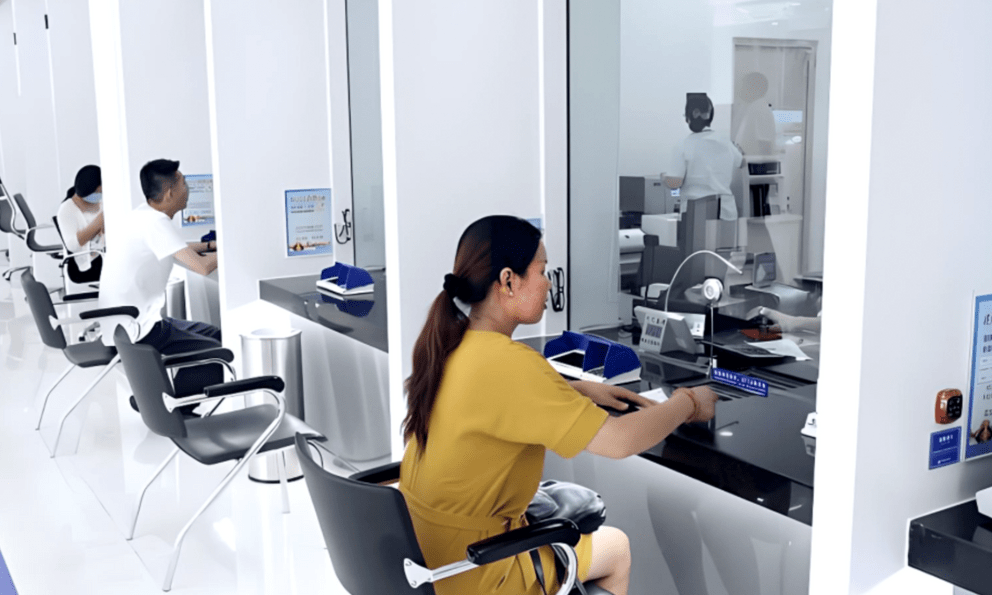 Gửi tiết kiệm 37 tỷ đồng, 4 tháng sau người phụ nữ đến rút phát hiện tài khoản còn hơn 200.000 đồng, ngân hàng thông báo: “Chị đã chuyển tiền đi 200 lần”