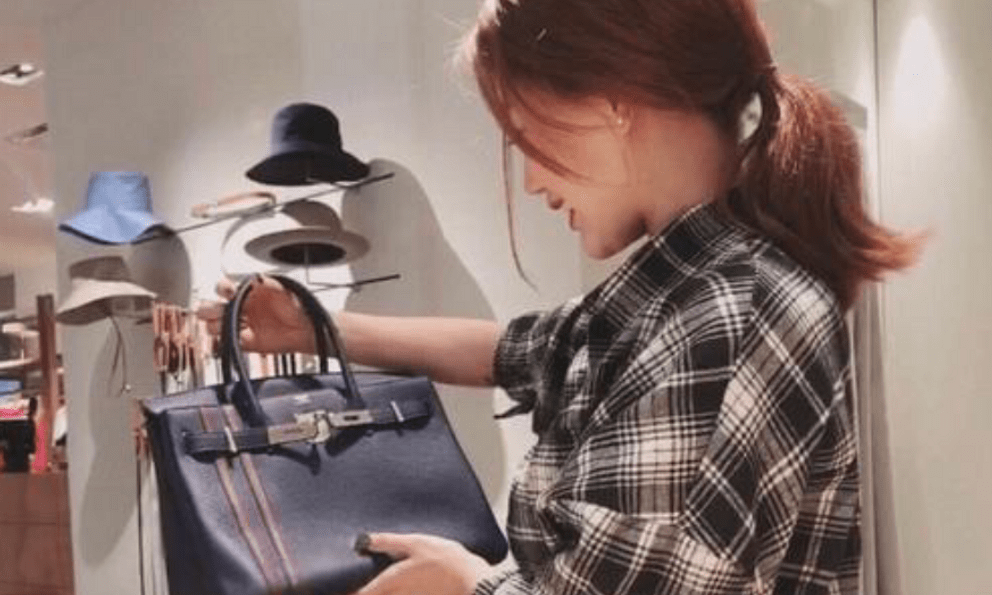 Chi 480 triệu đồng mua Hermès Birkin, cô gái đổi trả 2 lần vẫn chỉ nhận được túi fake liền khởi kiện, tòa tuyên bố: “Phải bồi thường 1,4 tỷ đồng”