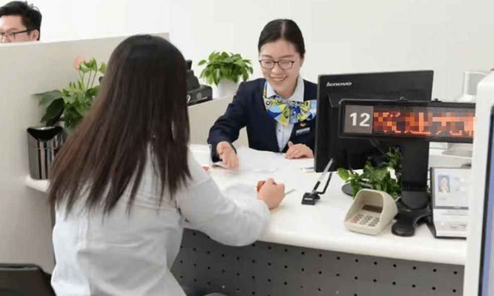 Người đàn ông chuyển 93 triệu đồng nhưng đối tác lại nhận được gấp 10 lần, ngân hàng kiện vì 