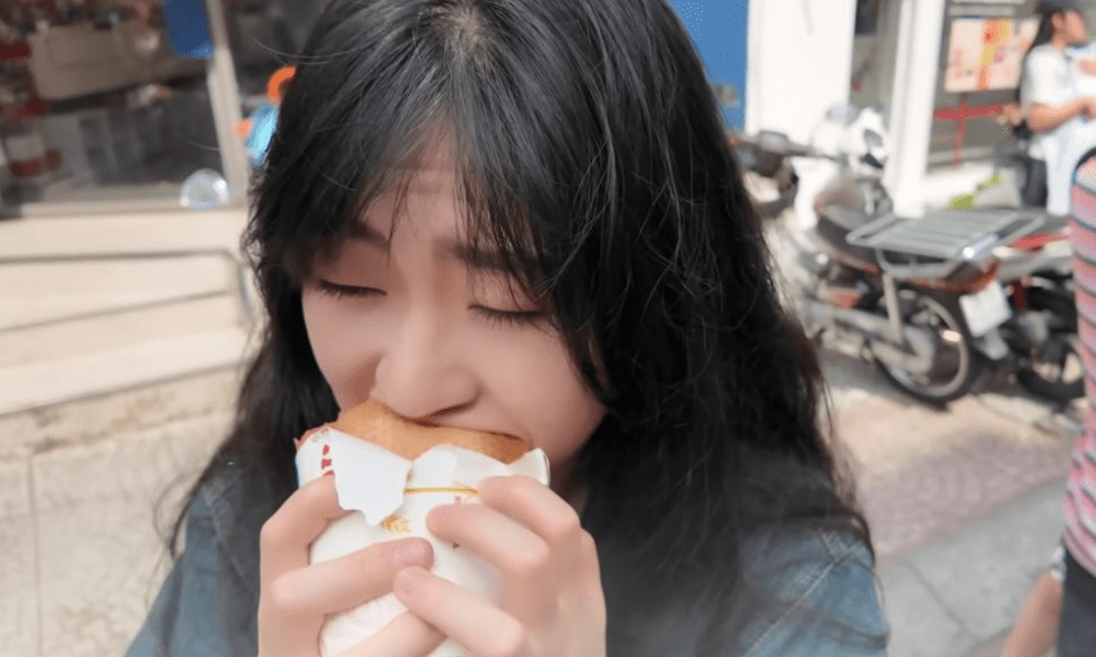 Không phải phở: Đây là món Việt mà khách Trung cực mê, bán đắt như tôm tươi, liên tục được báo Mỹ khen hết lời