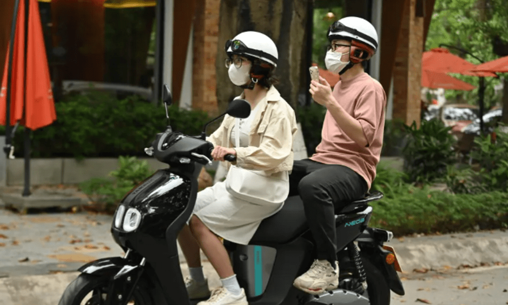 Vợ chồng mượn xe của nhau để di chuyển có bị phạt lỗi 