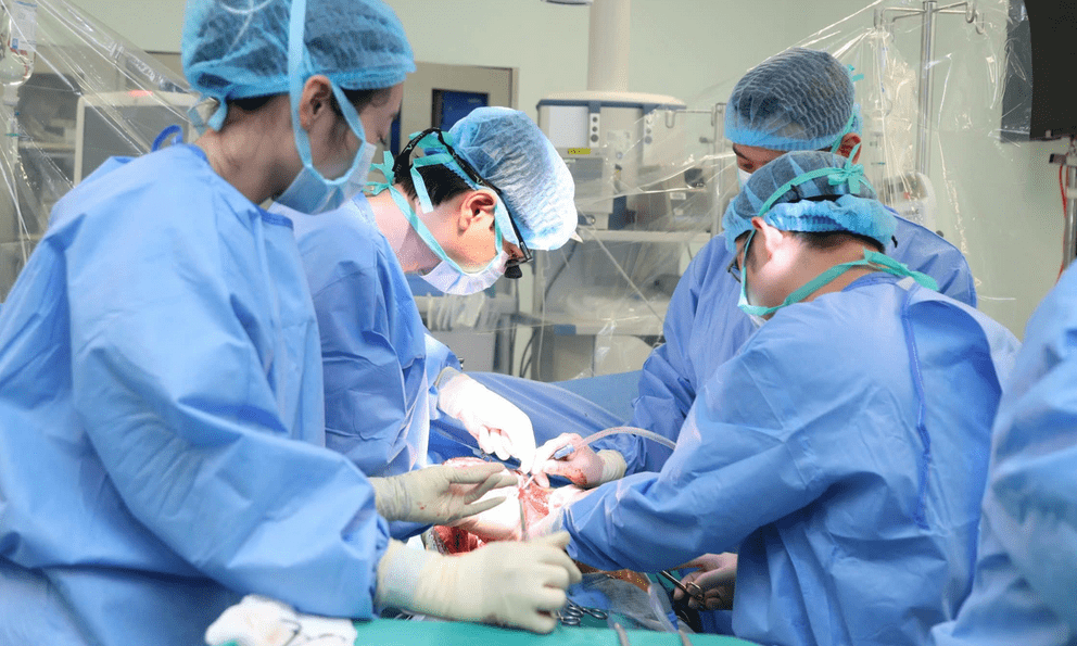 Lần đầu tiên Việt Nam thực hiện thành công 1 ca ghép gan bất đồng nhóm máu ở người lớn
