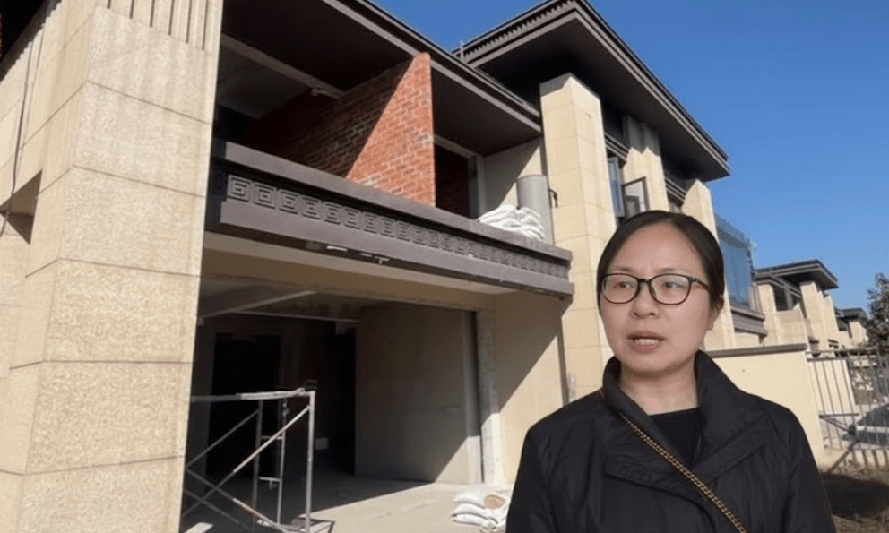 Chi 10 tỷ mua nhà cho con gái, nữ chủ nhà bàng hoàng phát hiện cột chịu lực rỗng: Chủ đầu tư kiên quyết 