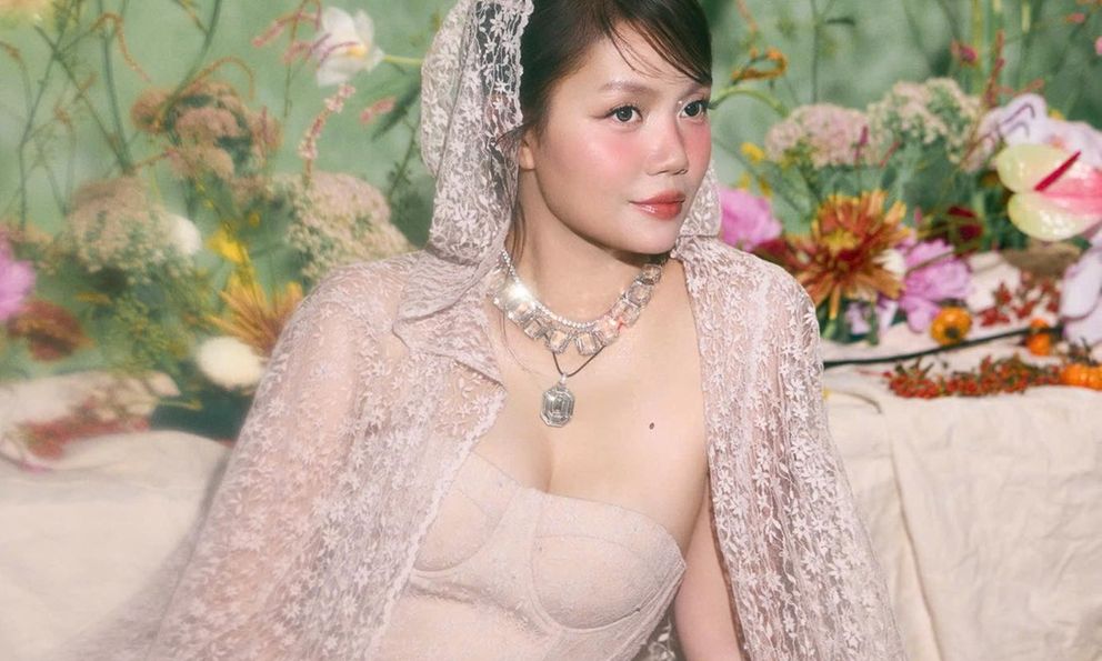 Nữ ca sĩ 45 tuổi vẫn đắt show, được Hồ Hoài Anh sáng tác riêng: Vừa song ca cùng chồng trên sóng VTV đã gây sốt 