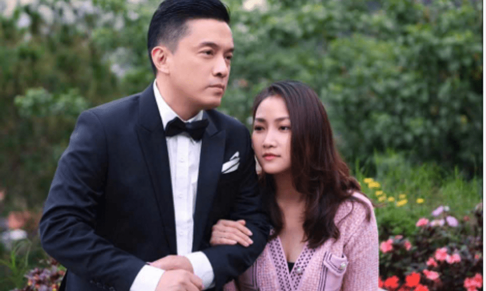 Nam nghệ sĩ lấy vợ trẻ kém 17 tuổi, 51 tuổi làm cha lần thứ 3: Tôi cứ ở bên này lại nhớ bên kia