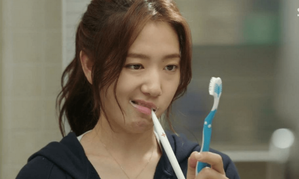 Nên đánh răng trước hay sau khi ăn sáng? Bác sĩ chỉ ra sai lầm hơn 80% người Việt đang mắc phải khi vệ sinh răng miệng 