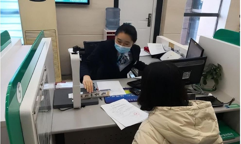 Người phụ nữ 30 tuổi gửi ngân hàng 37 tỷ đồng, 4 tháng sau số dư chưa tới 3k, kiện ngân hàng ra tòa lại mất thêm 300 triệu đồng: 