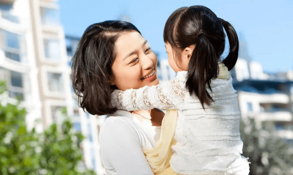 Mẹ 3 con từng làm quần quật nhận ra: Muốn hạnh phúc hơn, phải “lười” trong việc này