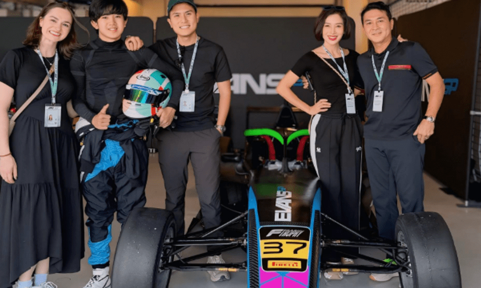 Quý tử 17 tuổi nhà hoa khôi Thu Hương lọt top 16 giải đua xe F4 thế giới