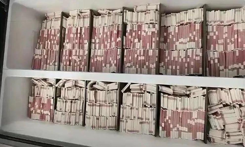 Phát hiện 6kg vàng và hơn 149 tỷ đồng tiền mặt nằm vương vãi trong biệt thự của người đàn ông chỉ tốt nghiệp hết cấp 2 