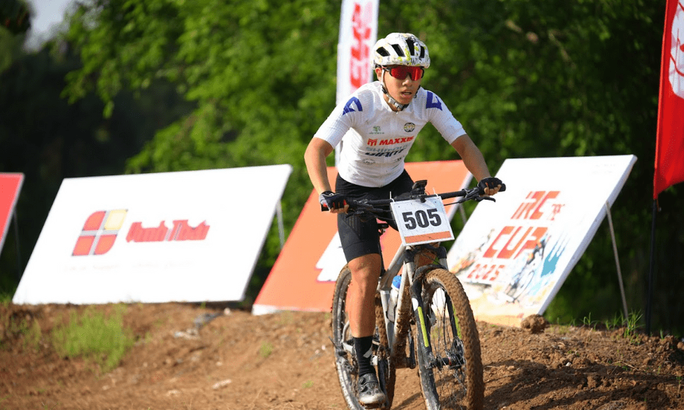 Cảnh tượng hàng trăm tay đua 