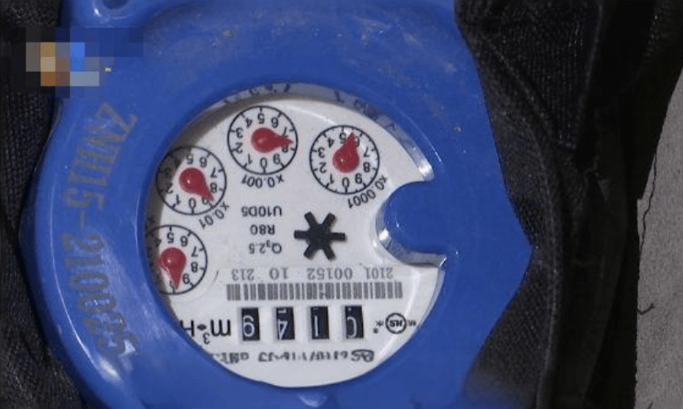 Đồng hồ nhảy 149 m³ trong 12 ngày, ngốn hơn 1,5 triệu đồng tiền nước, gia chủ khẳng định “nhà không có người” nhưng thợ đến kiểm tra thông báo: “Không có dấu hiệu bị can thiệp”