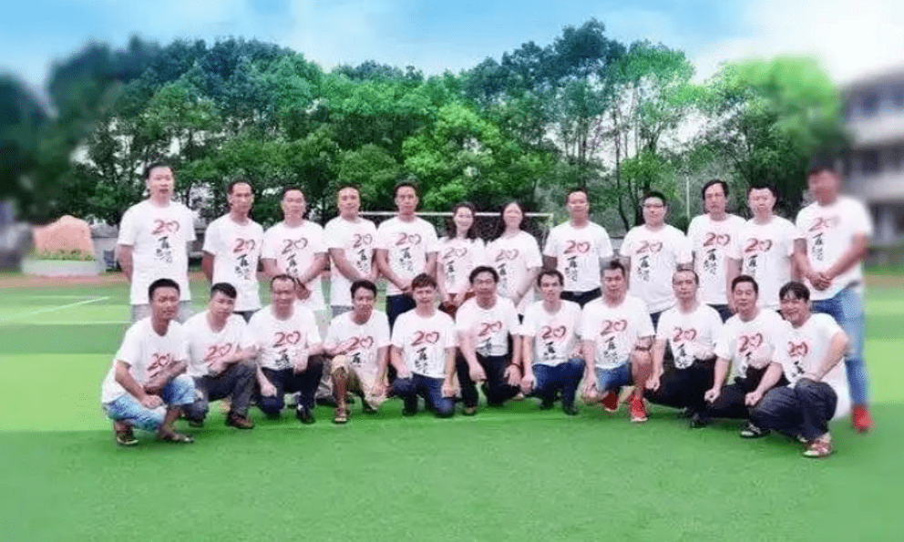 U50 đi họp lớp sau 20 năm tốt nghiệp, tôi phát hiện khoảng cách giàu nghèo giữa những người bạn cũ cùng tuổi đều bắt nguồn từ 3 điều này