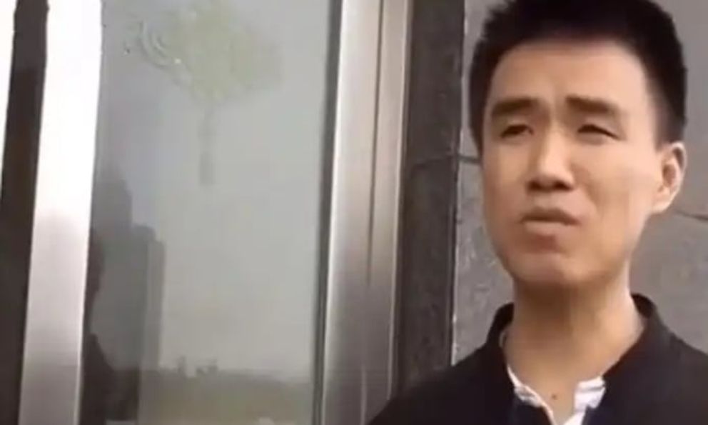 Công ty chuyển khoản hơn 29 triệu đồng, ghi rõ là tiền thưởng nhưng yêu cầu nhân viên trả lại 225 triệu khi nghỉ việc: “Sau 30 ngày không trả sẽ phải hầu tòa”