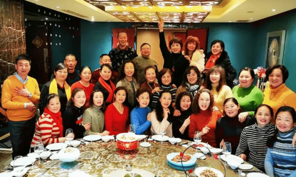 Đi họp lớp sau 25 năm nhưng đến nơi không ai nhận ra, tôi lập tức bỏ về, thề không bao giờ đi họp lớp nữa