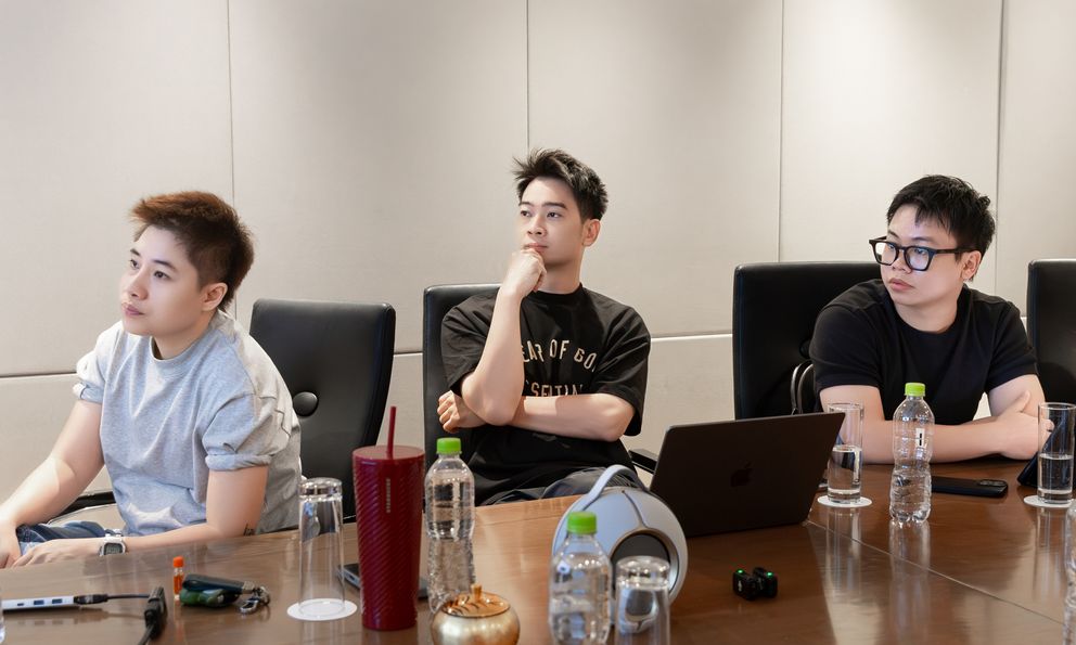 Trực thăng và dàn ngựa đua chuẩn bị khuấy đảo sân khấu concert 50.000 khán giả tại Hà Nội