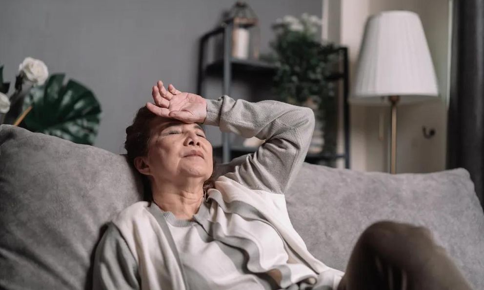 Họp gia đình khoe vòng vàng 80 triệu đồng được con trai tặng, tôi “điếng người” vội cất vòng đi vì 1 câu nói, thề cả đời không thể quên