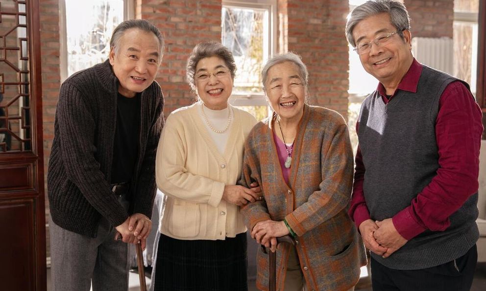 4 cặp vợ chồng rủ nhau sống chung biệt thự để dưỡng già, 3 năm sau đường ai nấy đi: “Nếu ở tiếp gia đình tôi sẽ tan vỡ”