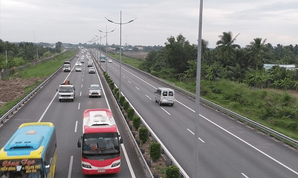 Công an cảnh báo tới các tài xế dừng đỗ xe trên quốc lộ 1A: Có nguy cơ mất sạch tài sản 