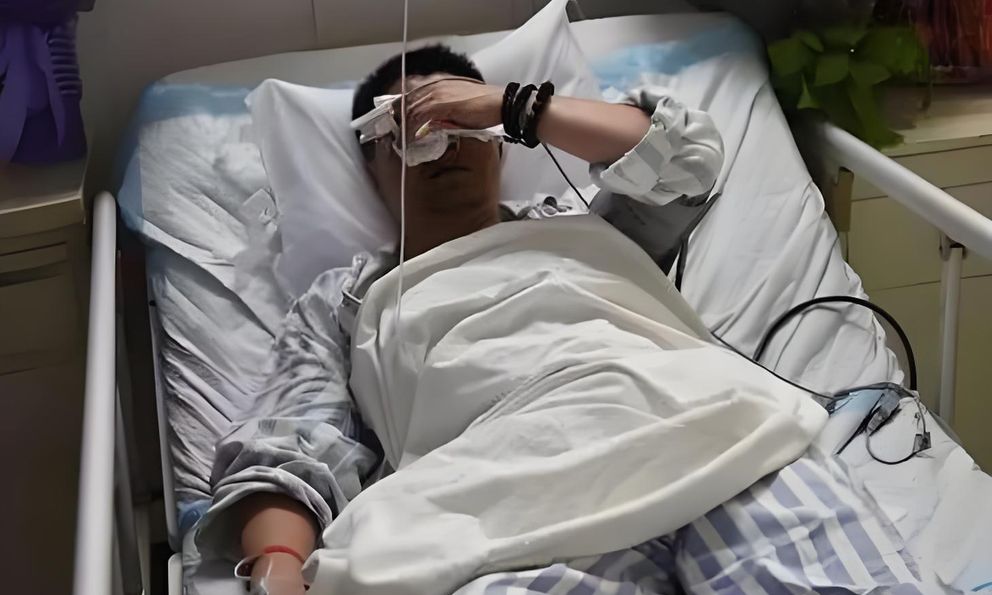 Chàng trai 19 tuổi qua đời vì ung thư dạ dày, bác sĩ lắc đầu: Có 4 thói quen hủy hoại sức khoẻ, nhiều người vẫn vô tư làm mỗi ngày