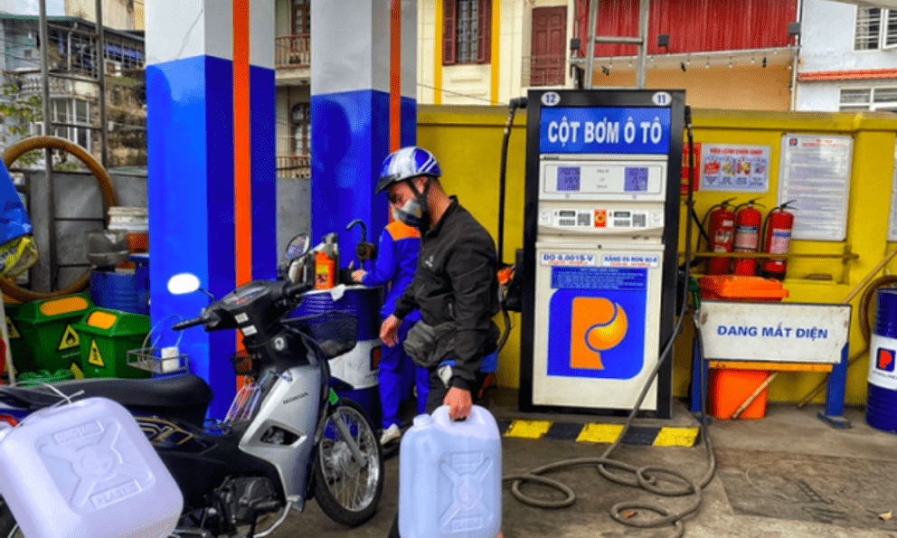 Công an khuyến cáo liên quan đến việc mua xăng, dầu: Người dân lưu ý có thể ảnh hưởng đến tính mạng 