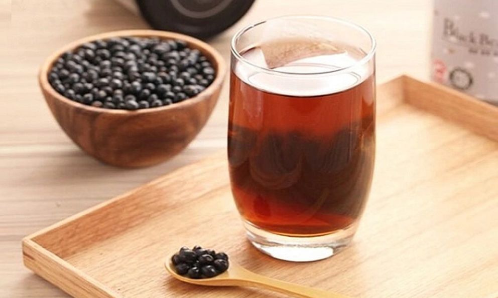 Uống nước đậu đen mỗi ngày để “bổ thận”, 6 tháng sau người phụ nữ đi khám, nghe bác sĩ nói 1 câu mà “giật mình”