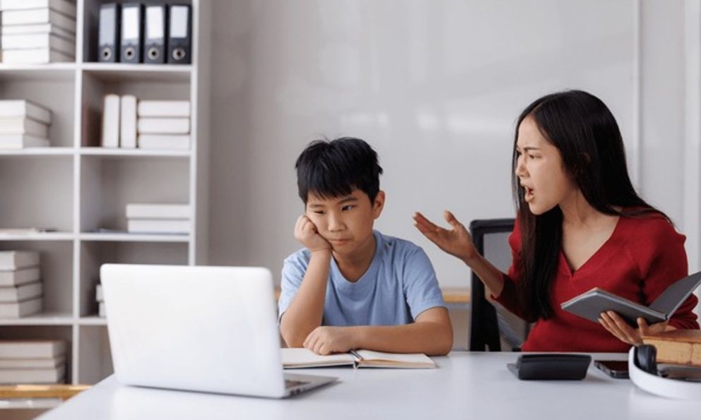 Đừng hỏi con có học tốt không: Phụ huynh thông minh luôn lặng lẽ làm 3 điều này