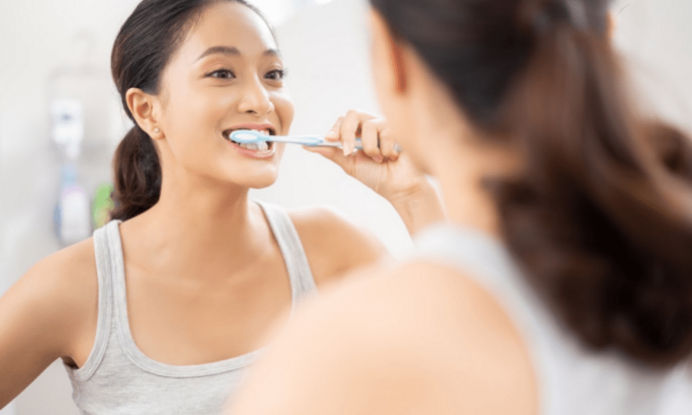 Đi ngủ mà không đánh răng hay sáng dậy không đánh răng có hại hơn?