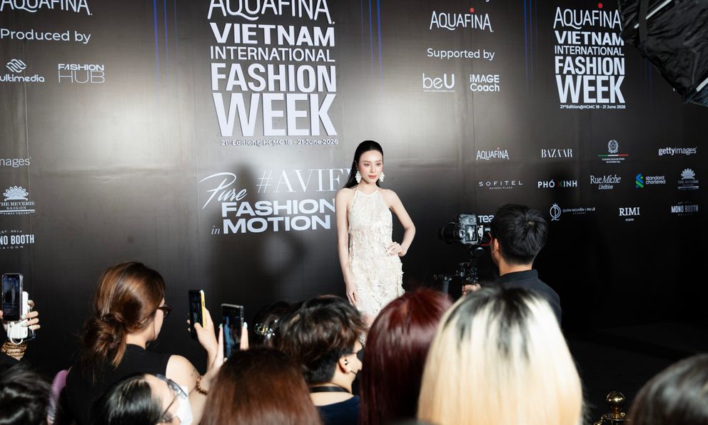 Hoa hậu Tô Diệp Hà khoe lưng trần gợi cảm, hút mọi ánh nhìn trên thảm đỏ AVIFW 2026