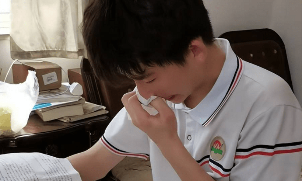 Nam sinh Trung Quốc là thủ khoa toàn quận vẫn trượt nguyện vọng 1, nhà trường khẳng định: 