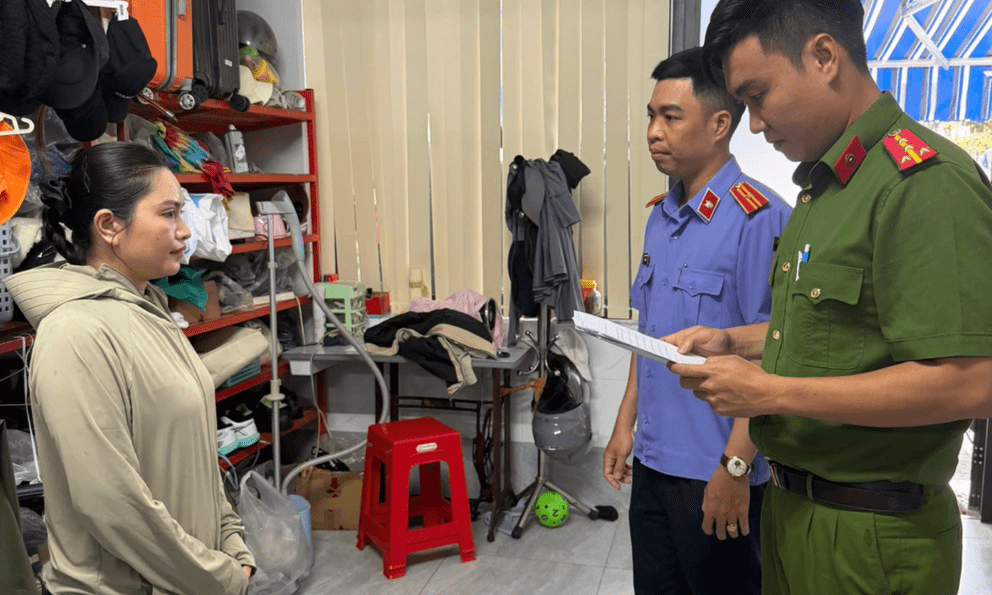 Ra quyết định khởi tố chủ hộ kinh doanh Huỳnh Hạ Thi SN 1995