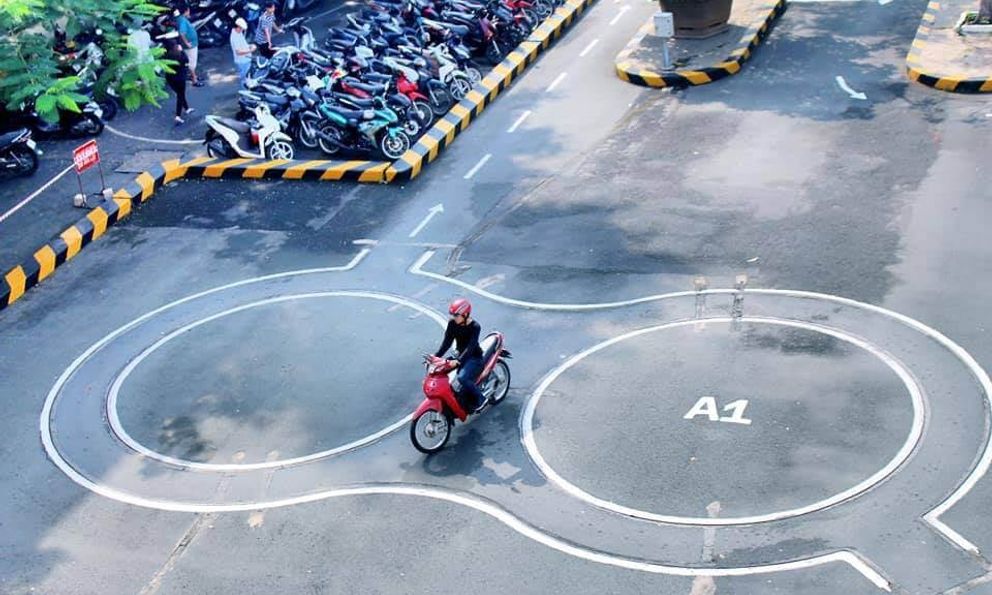 Không biết đọc, viết tiếng Việt có được thi giấy phép lái xe A1? Cơ quan chức năng trả lời