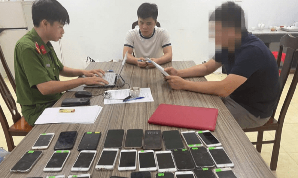  Công an điều tra loạt giao dịch tổng cộng gần 400.000.000 đồng liên tục chuyển vào tài khoản 7 thanh niên SN 2001 - 2006 