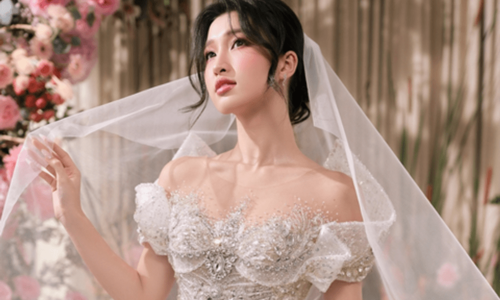 HOT: Á hậu Phương Nhi tổ chức đám hỏi với con trai tỷ phú vào ngày mai