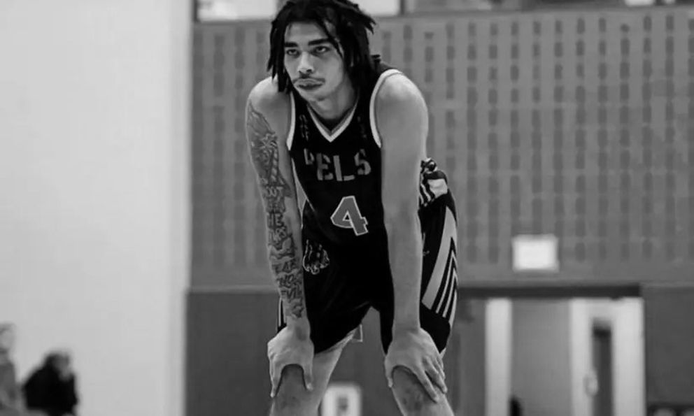 Ngôi sao bóng rổ 17 tuổi bị bắn tử vong ngay khi chuẩn bị bước lên xe để mẹ đưa đi học