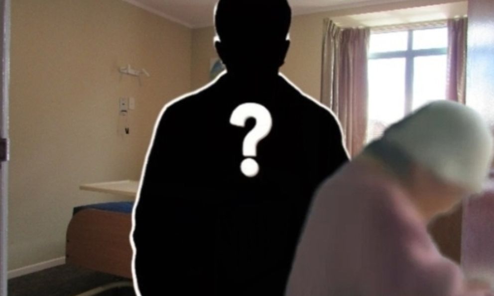 Điều tra khẩn nam diễn viên nổi tiếng ngược đãi người mẹ bị lẫn, chiếm đoạt lương hưu của bà