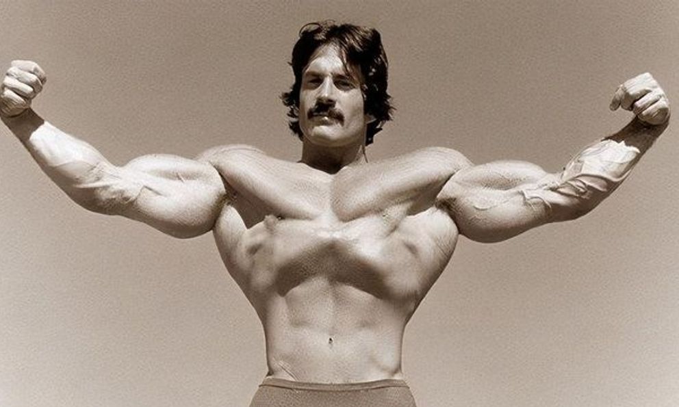 Huyền thoại thể hình vang danh một thời qua đời trong giấc ngủ, hai ngày sau em trai cũng ra đi vì lý do tương tự