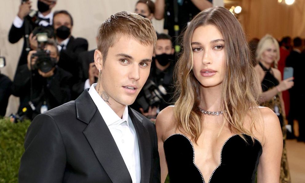 Biến căng: Justin Bieber hủy theo dõi bà xã Hailey Bieber
