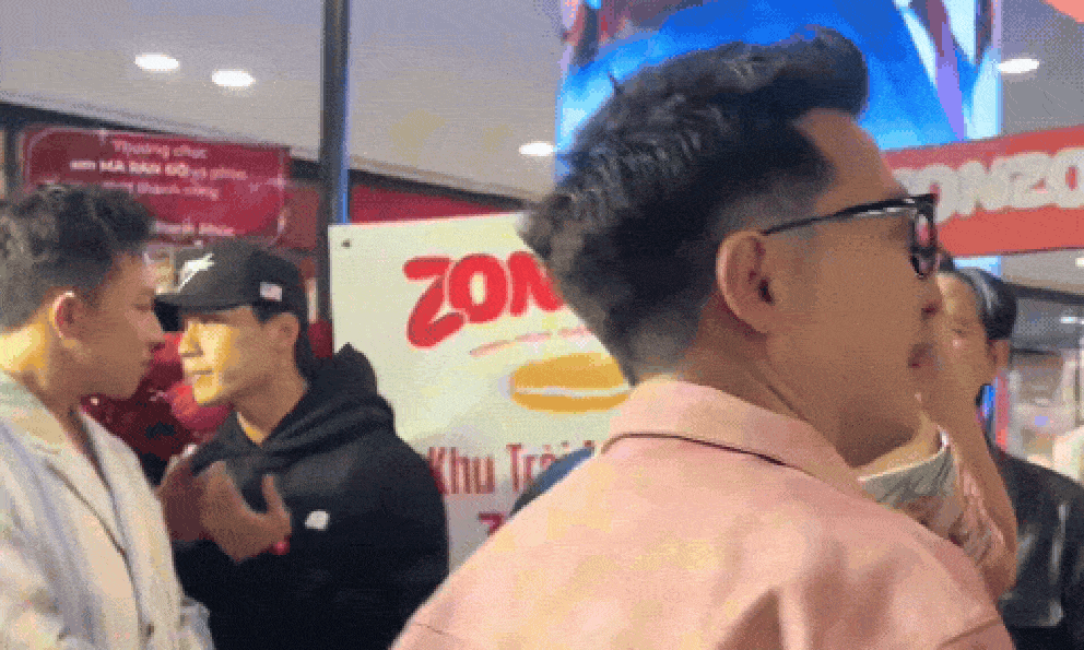 Trường Giang - Trấn Thành bị soi khoảnh khắc 