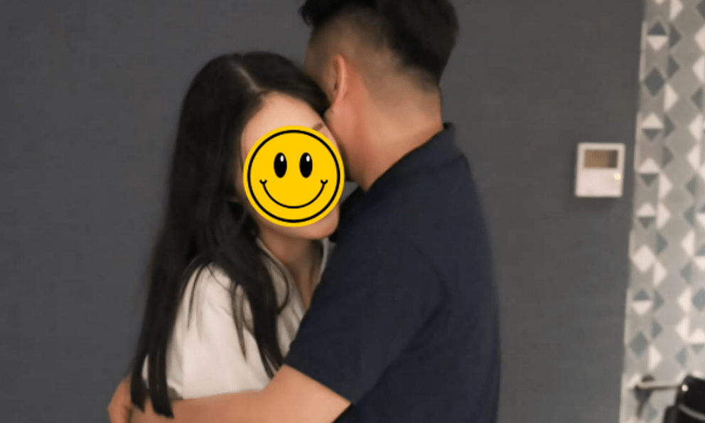 Hoa hậu 99 và bạn trai Phó giám đốc lộ hint có song hỷ? 