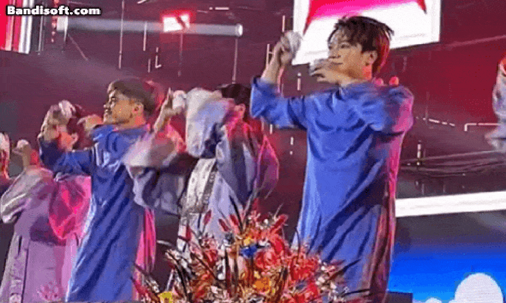 Ái nữ sao Việt gây sốt MXH vì nhan sắc cuốn hơn chữ cuốn, mới 12 tuổi đã đẹp hết phần ba mẹ