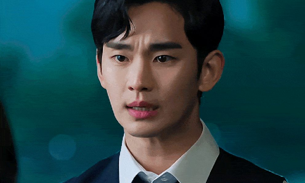 Kim Soo Hyun tung đòn 