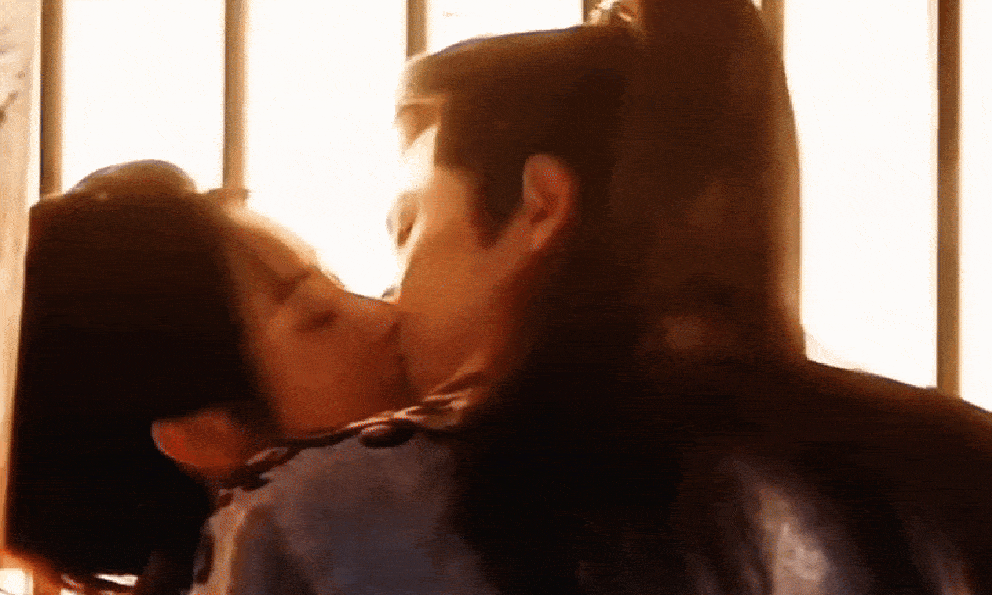 Lạ đời cặp đôi ngôn tình ghét nhau như kẻ thù, nhất quyết không chụp ảnh chung khiến MXH dậy sóng