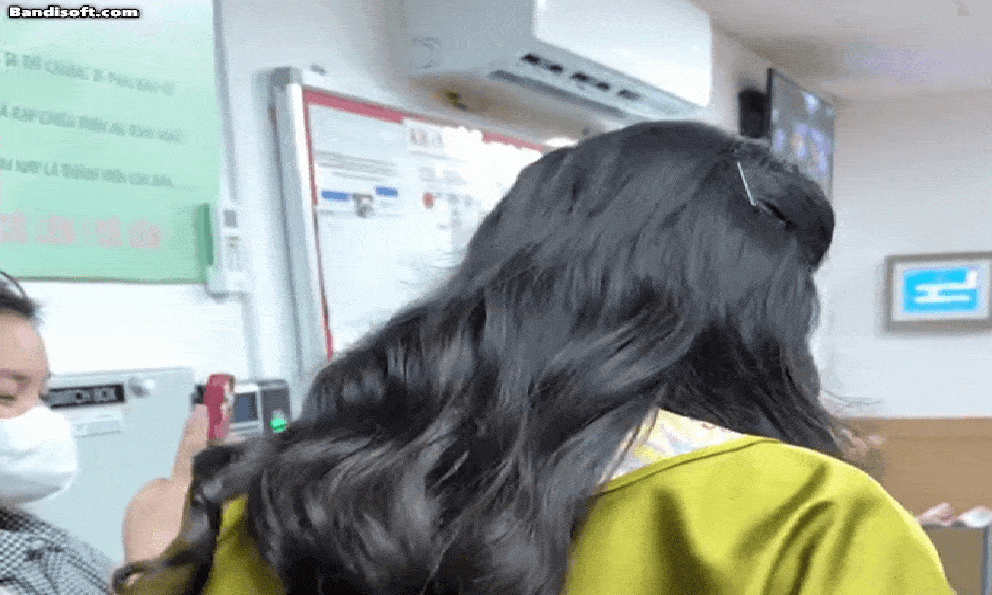 Clip hot: Phú bà Vbiz bị chồng 