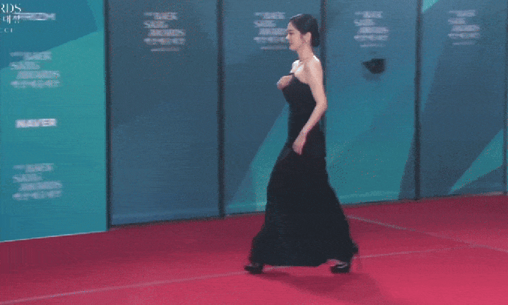 Drama lớn nhất Baeksang 2025: 1 mỹ nhân khiến 10 triệu người phẫn nộ 