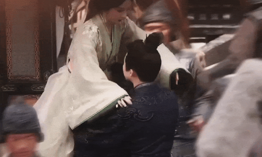 Bom tấn cổ trang mới chiếu 10 phút đã lập kỷ lục 2025, nữ chính là đệ nhất mỹ nhân đẹp quá cũng là cái tội